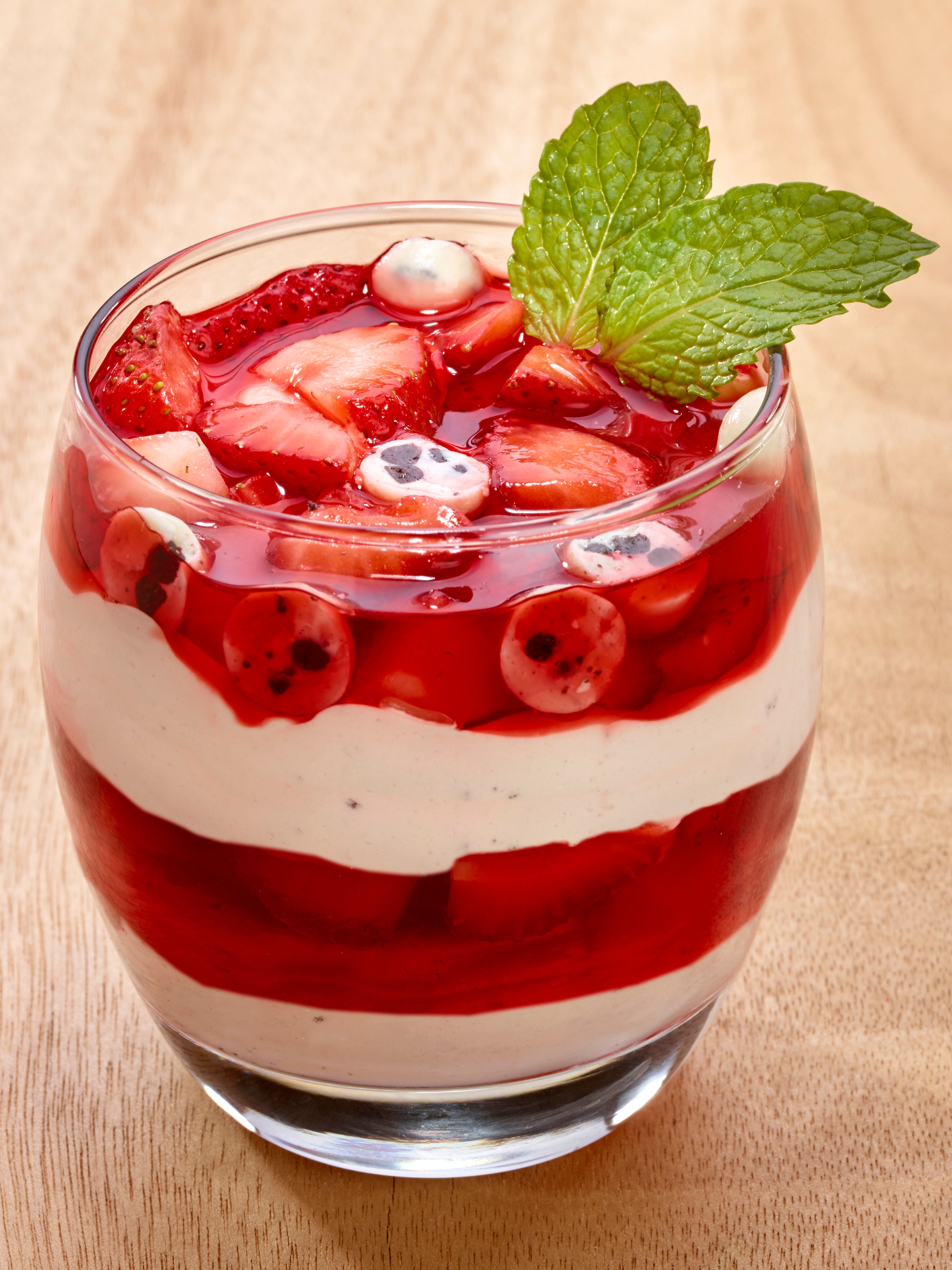 Fresas con crema y HERSHEY'S Cookies 'n' Creme